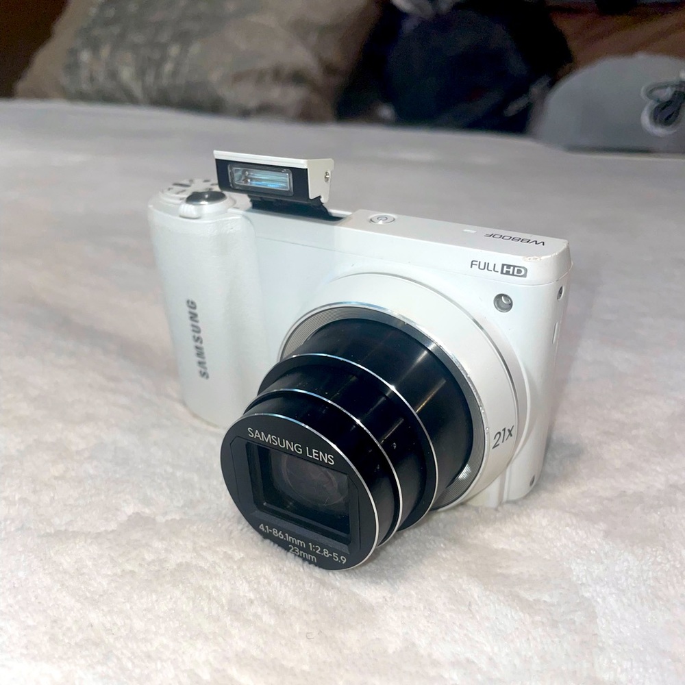 Samsung WB Series WB800F 16.3MP Digital Camera - White